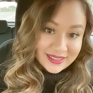 Meet your Posher, Estephanie